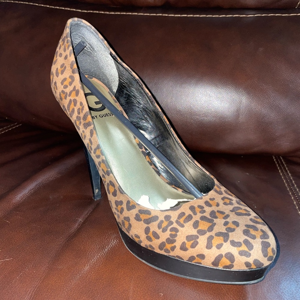 Women’s: Guess Animal Print Heels (Size: 11M) - Picture 3 of 7